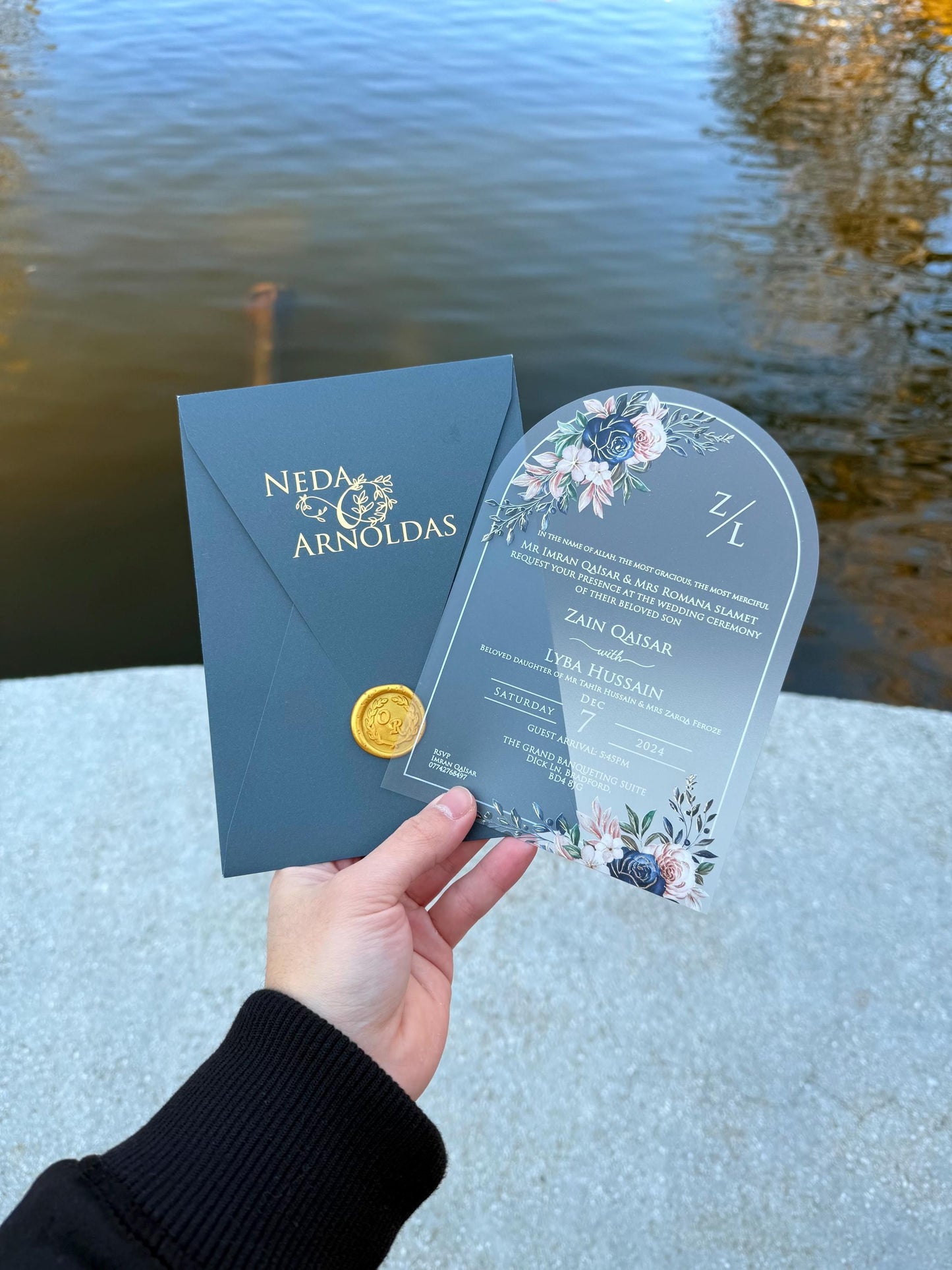 Emerald Green Wedding Invitation with Acrylic Floral Detail, Stunning Wedding Invite for Elegant Celebrations, Perfect Couple’s Gift