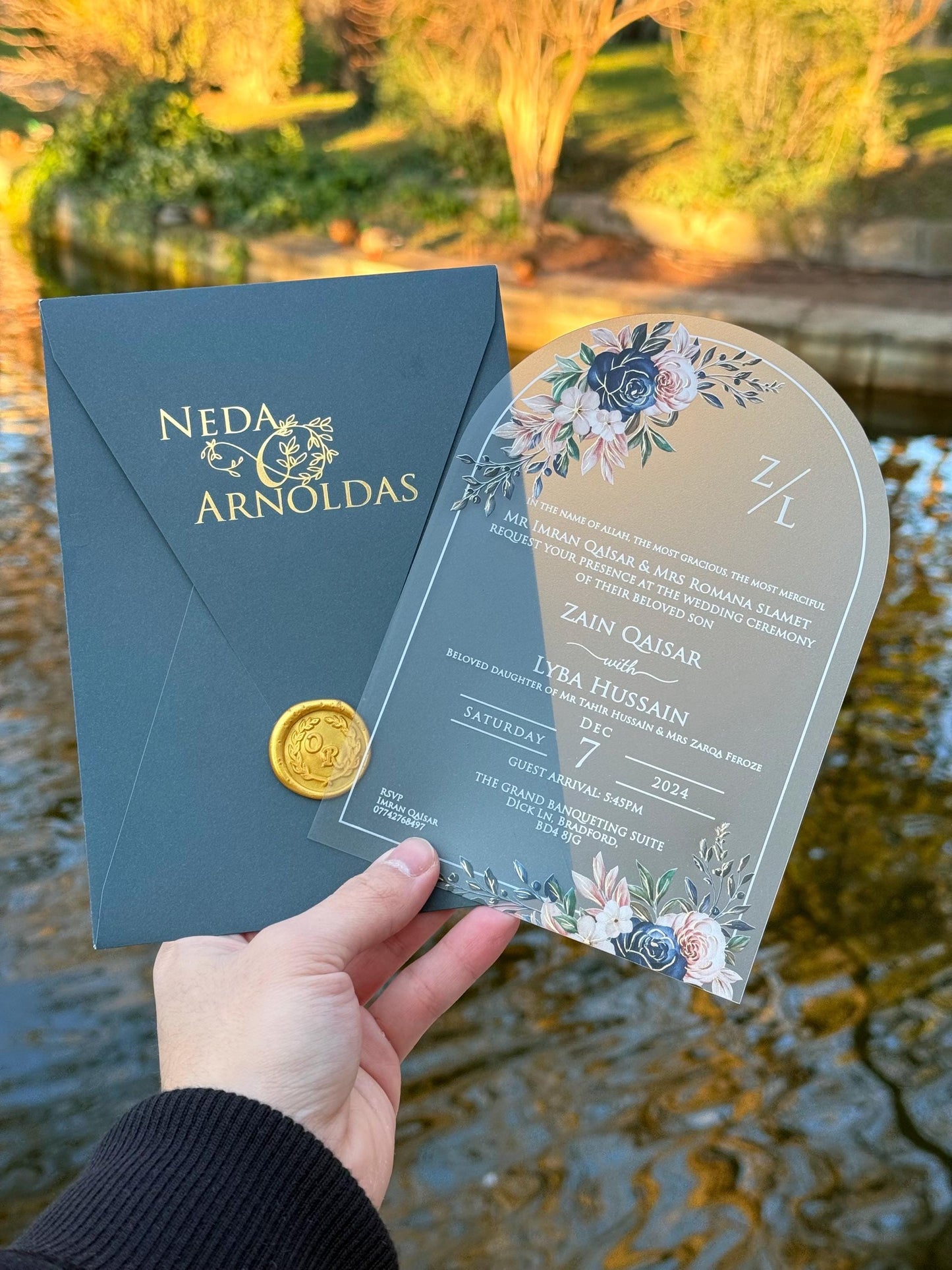 Emerald Green Wedding Invitation with Acrylic Floral Detail, Stunning Wedding Invite for Elegant Celebrations, Perfect Couple’s Gift