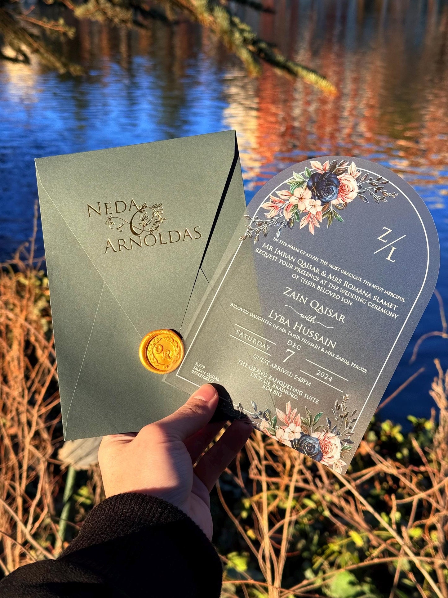 Emerald Green Wedding Invitation with Acrylic Floral Detail, Stunning Wedding Invite for Elegant Celebrations, Perfect Couple’s Gift
